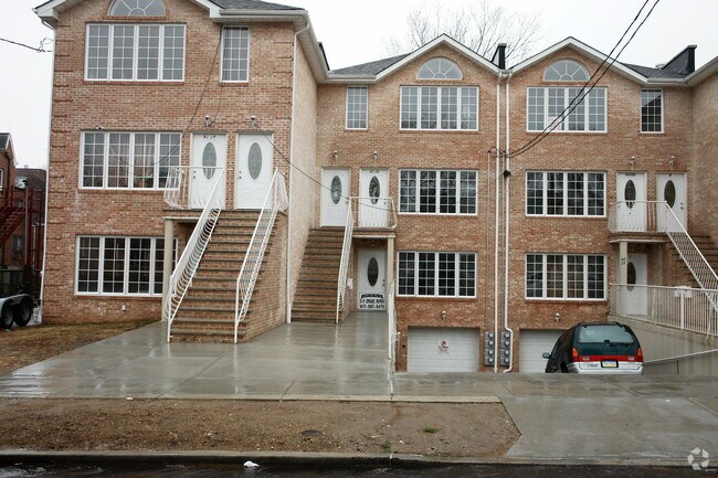 Foto del edificio - 92-26 195th Pl