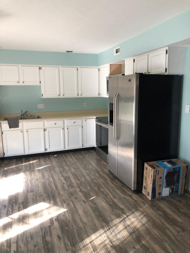 Kitchen - 10402 Prescott Ct