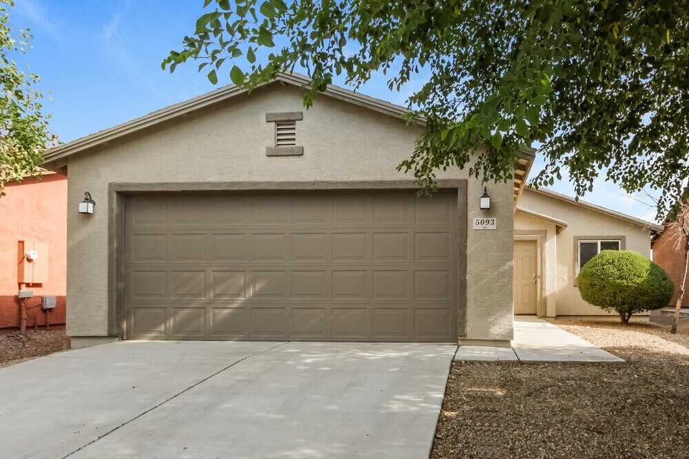 Primary Photo - 5093 E Kittentails Dr