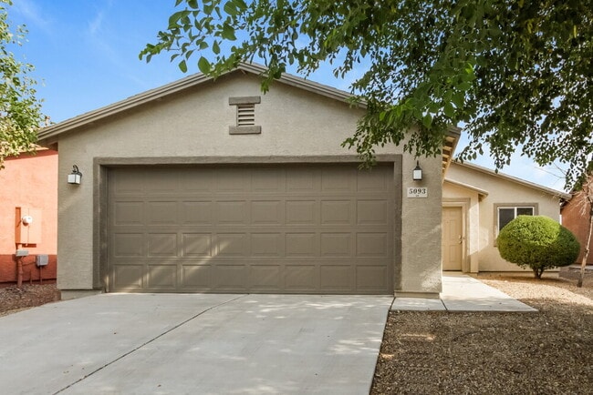 Building Photo - 5093 E Kittentails Dr