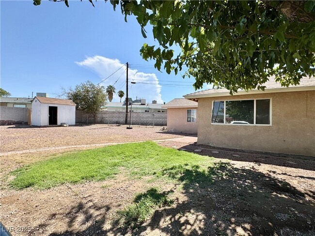 Foto del edificio - 632 National St