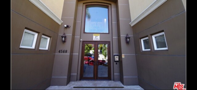 Foto del edificio - 4568 W 1st St
