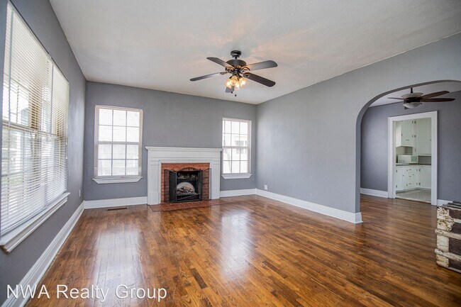 Building Photo - 2 br, 1 bath House - 821 S. 3rd Street
