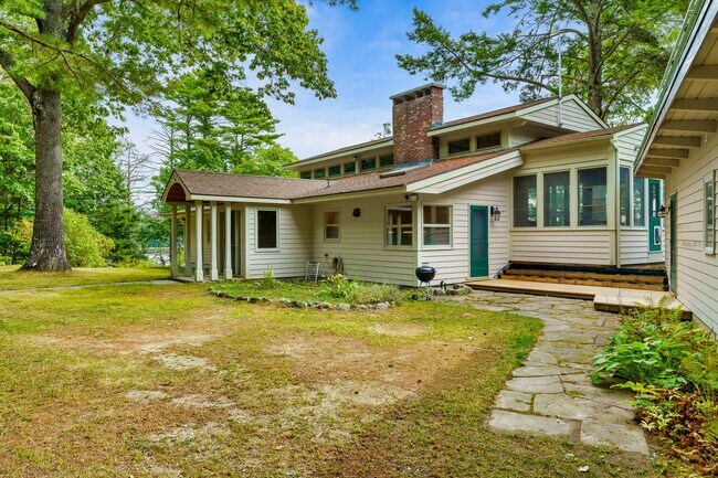 Foto del edificio - 735 Mere Point Rd