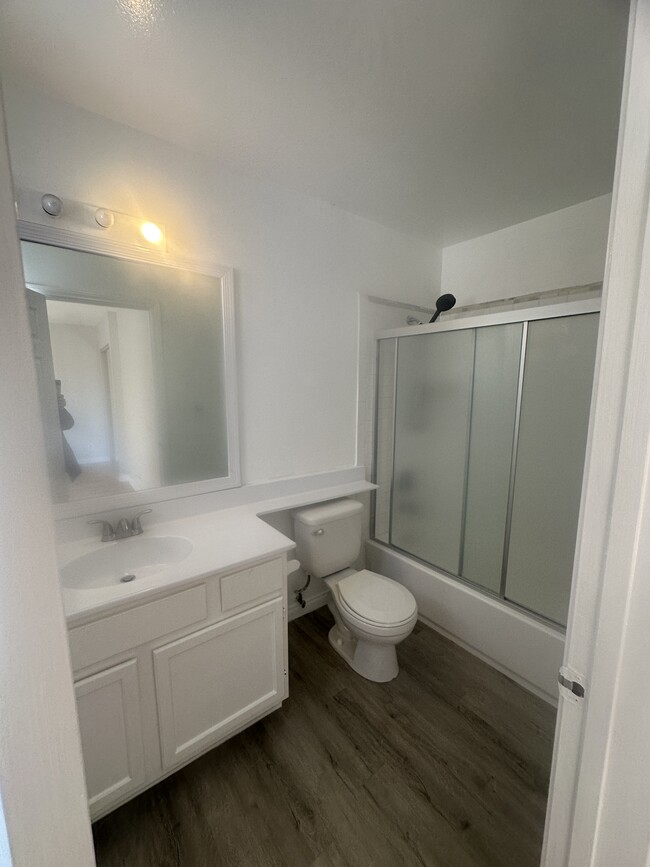 Building Photo - 525 S Main St