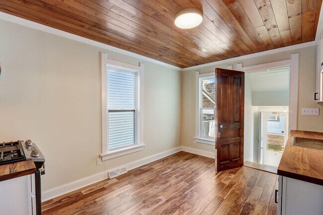 Kitchen - 3330 N Fratney St