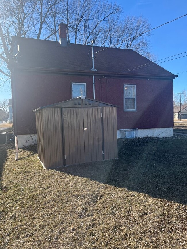 Building Photo - 3 Bedroom Home!