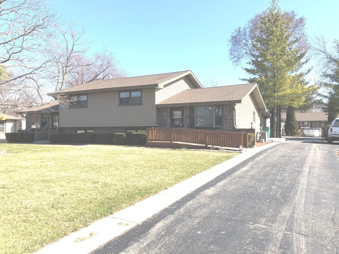 509 E North St, Lockport, IL 60441 Townhome Rentals in Lockport IL