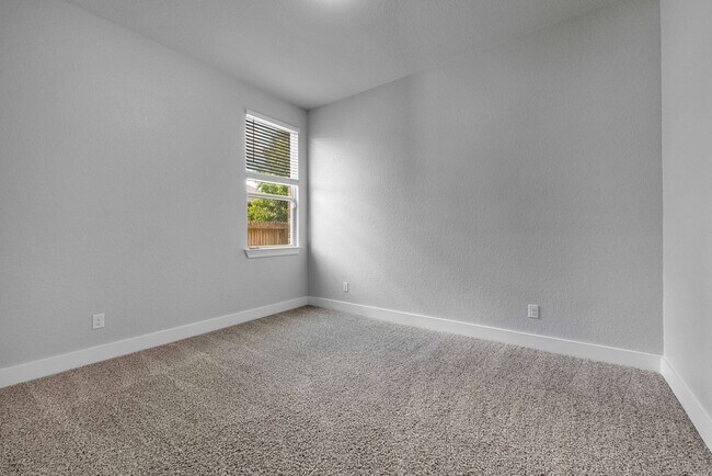 Foto del edificio - Luxurious 3032 Sq Ft Home for Rent in Helo...
