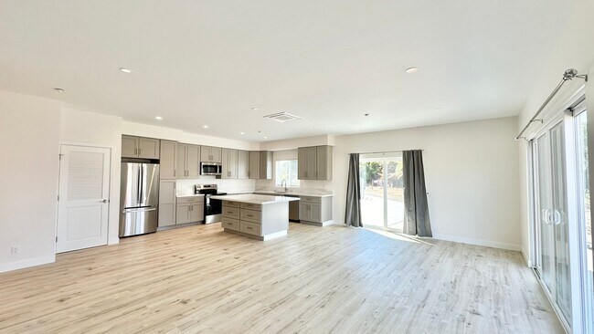 Foto del edificio - Beautiful Newer Custom-Construction ADU Guest Home on Private Property in Fallbrook & Lovely Neig...