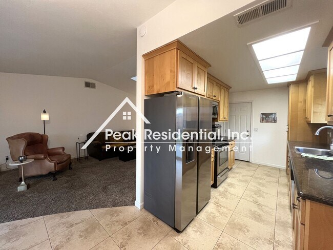 Foto del edificio - Wonderful 3bd/2ba Orangevale Home with 2 C...