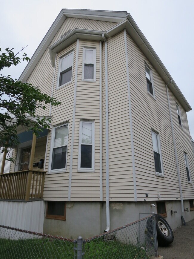 Building Photo - 95 Flint St