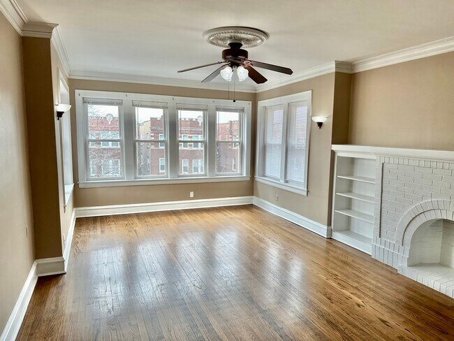 Living Room - 6327 N Oakley Ave