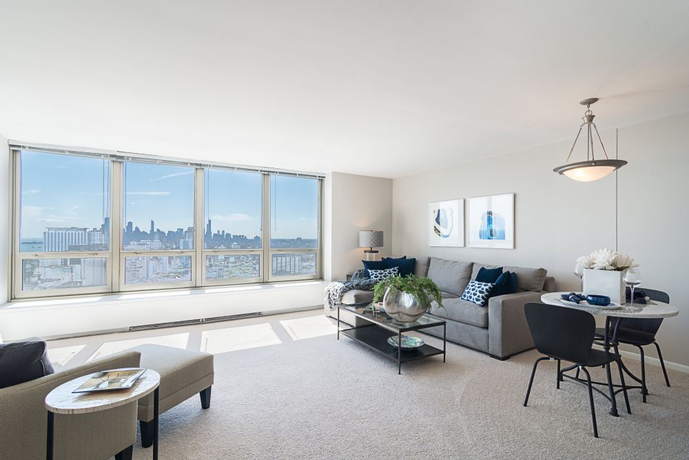 Foto principal - 3650 N Lake Shore Dr