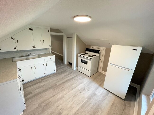 Building Photo - 1965 Kingsley Dr