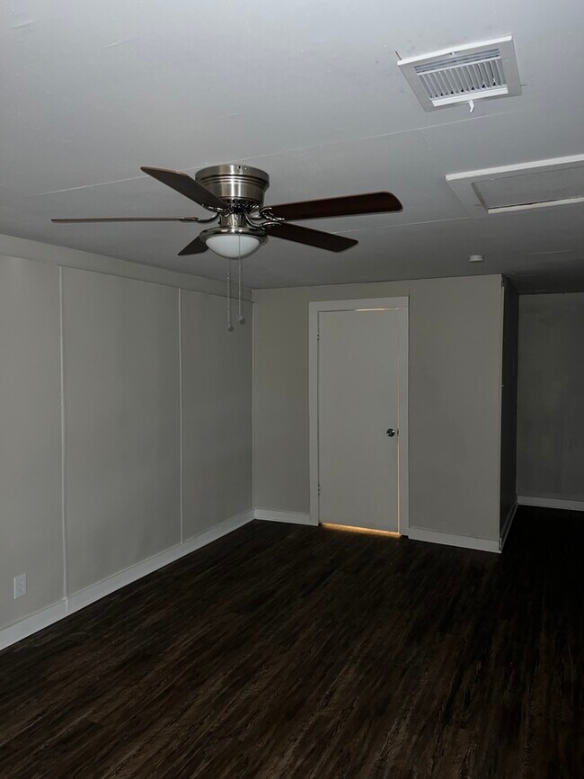 Building Photo - 209 Charcliff Dr