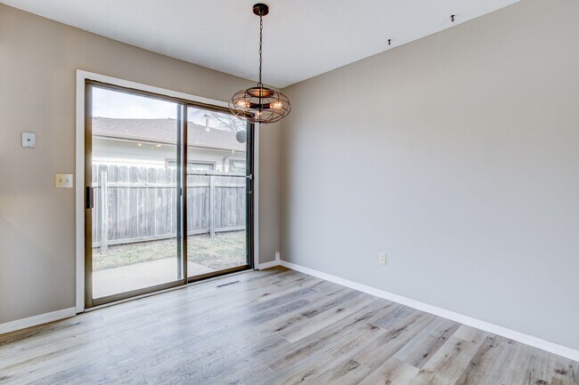 Foto del edificio - Four Bed, Two Bath!