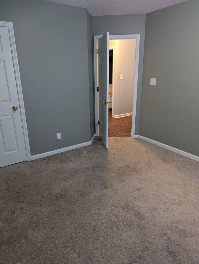 Foto del edificio - 104 Wellington Dr