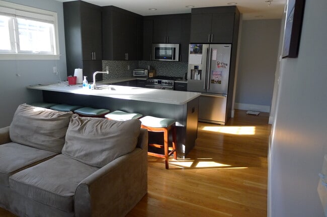 Building Photo - 12 Chestnut St