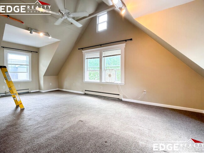 Building Photo - 555 Washington St