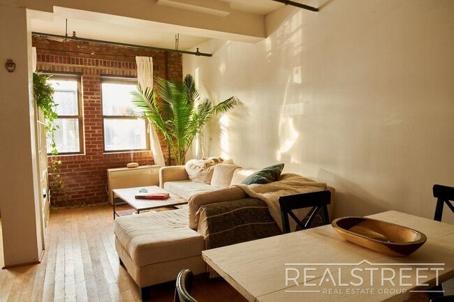 Building Photo - Spacious LOFT in Williamsburg!