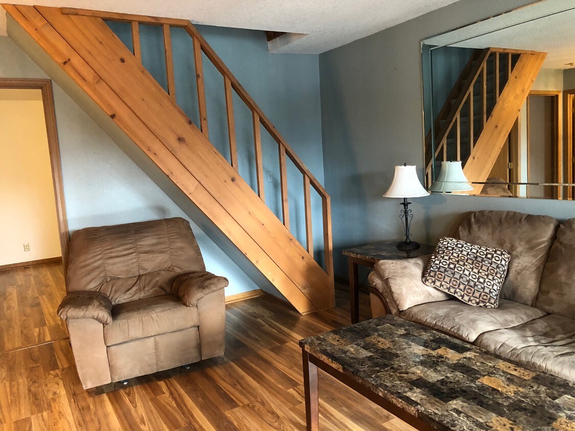 105 Den Cove Ln, Lake Ozark, MO 65049 Condo for Rent in Lake Ozark