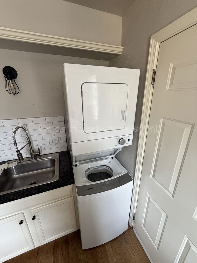 Foto del edificio - 3713 N Lee Ave