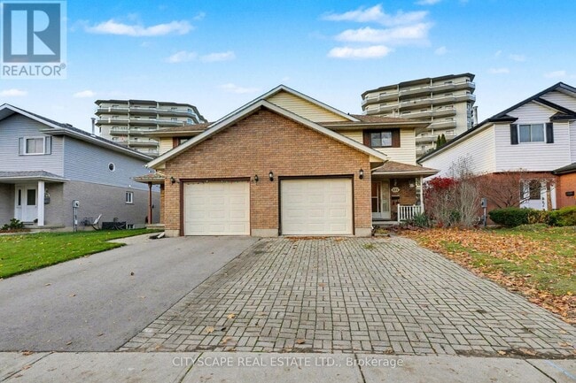 Photo du bâtiment - 575 Springbank Ave