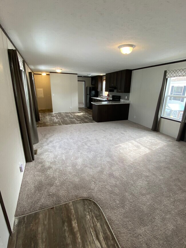 Building Photo - New 3 bedroom house available!