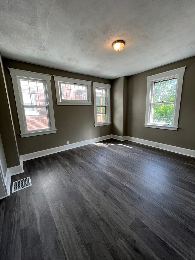 Foto del edificio - 4315 W 8th St