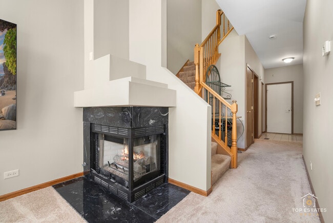 Building Photo - 951 Viewpoint Dr