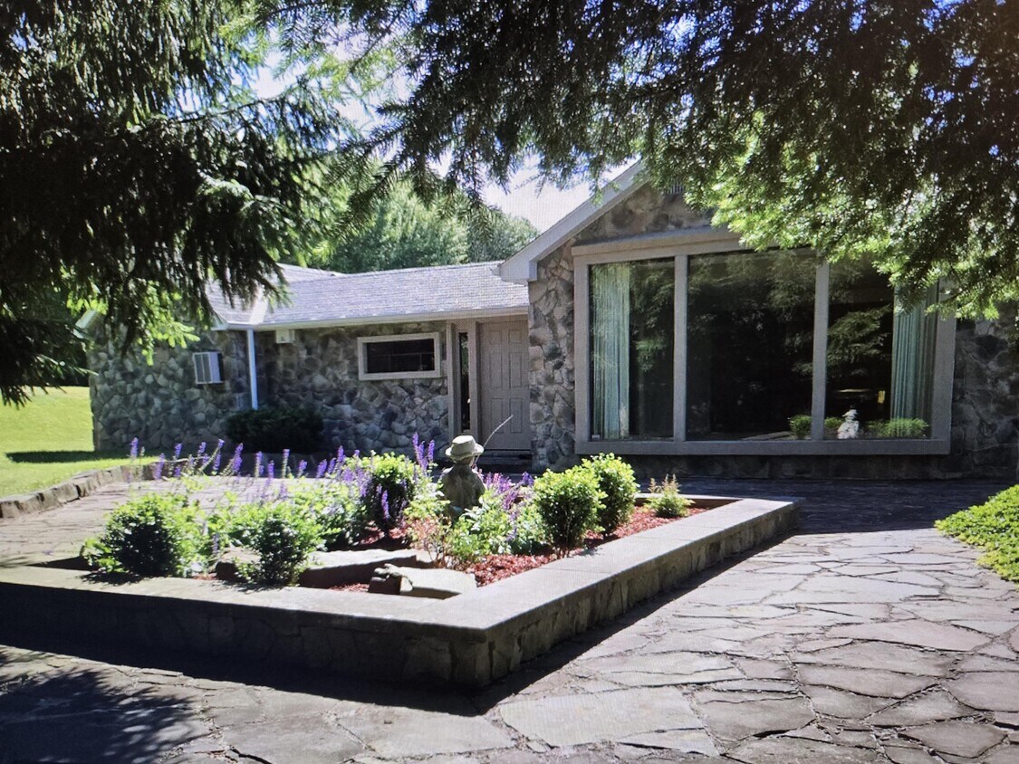 Primary Photo - 115 Johnson Rd