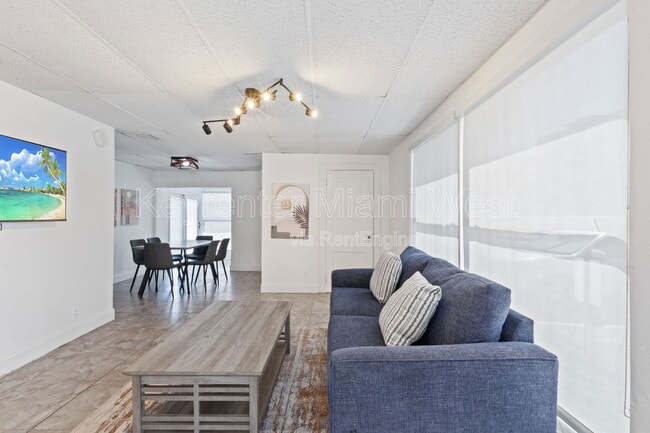 Photo - 699 S Federal Hwy House