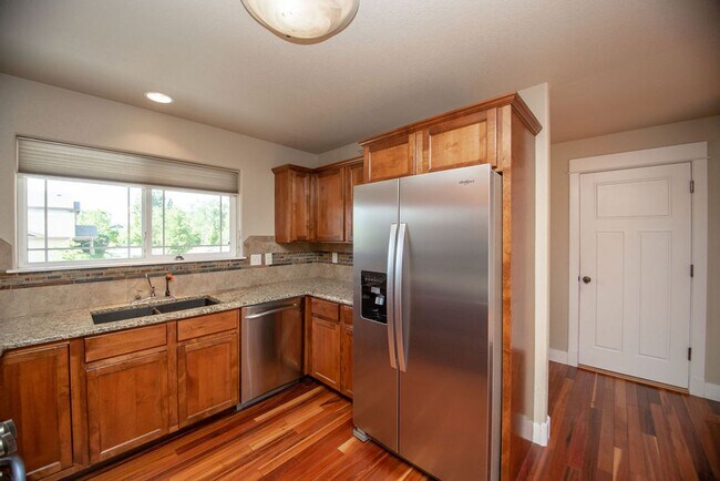 Building Photo - 3 Bedroom 2 Bath Ranch