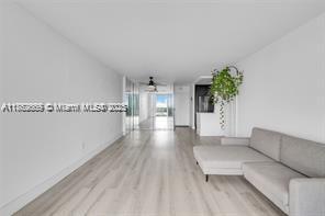 Foto del edificio - 6900 Bay Dr