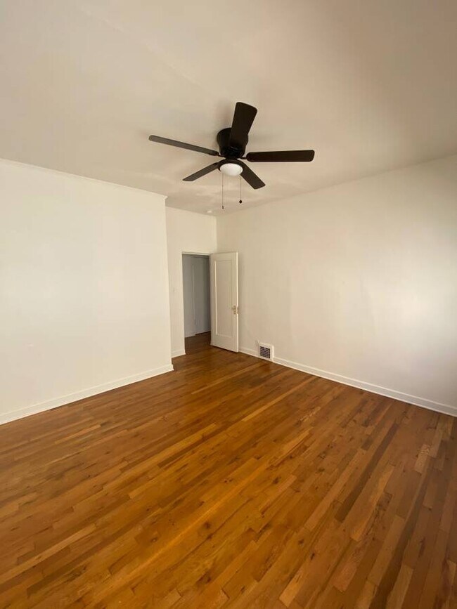 Bedroom - 1173 N Ardmore Ave