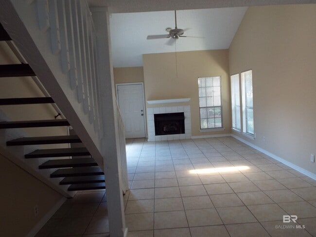 Building Photo - 200 Parma Dr