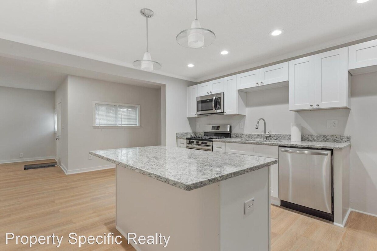 Foto principal - 4 br, 2 bath House - 724 E. Nelson Ave
