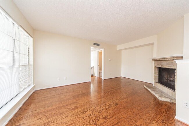 Building Photo - 2800 Jeanetta St