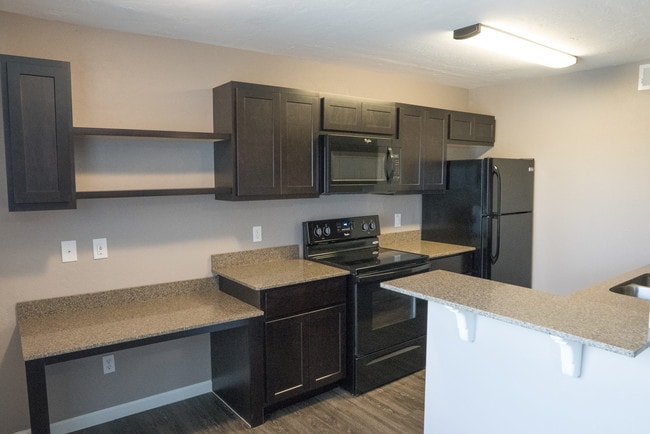 Building Photo - Reeds Landing Apartments