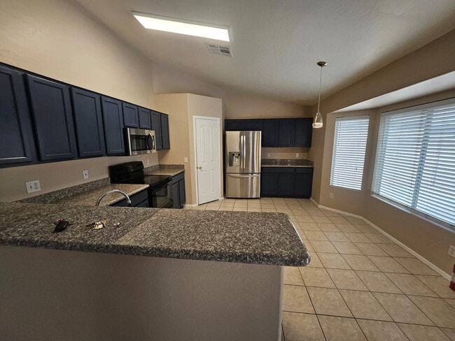 Building Photo - 2863 E Oakland Ct