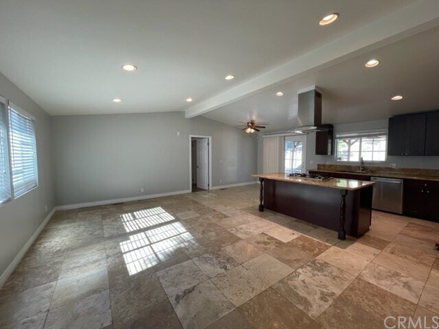 Foto del edificio - 5640 Greenbriar Dr