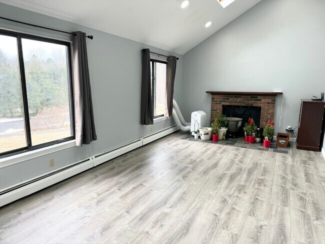 Foto del edificio - 12 Echo Ln