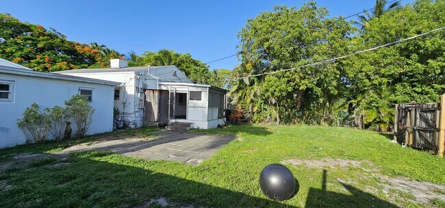Foto del edificio - 1820 Roosevelt St