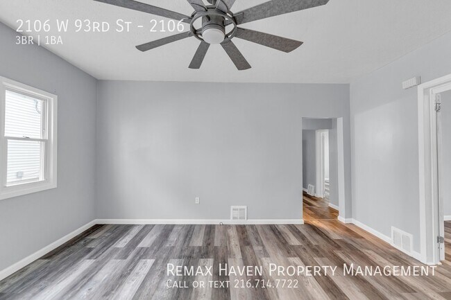 Foto del edificio - 2106 W 93rd St LEFT, Cleveland- Spacious 3...