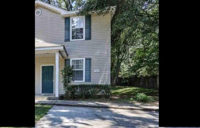 Photo - 924 Ashburn Dr Townhome