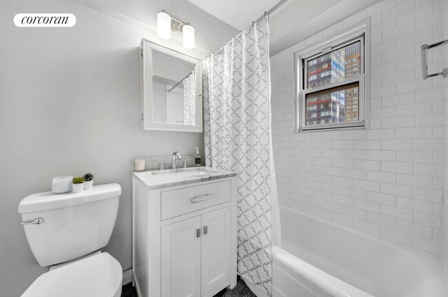 Foto del edificio - 240 E 55th St