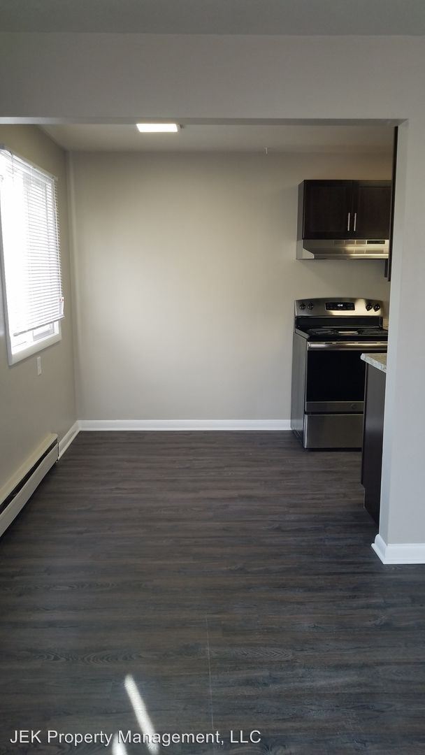 Building Photo - 5-13 Adeline Cir