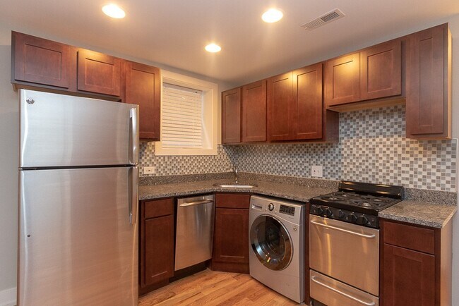 Foto del edificio - 562 W Arlington Pl