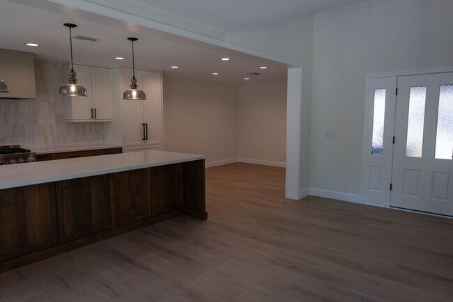 Foto del edificio - 1552 Brentford Ave